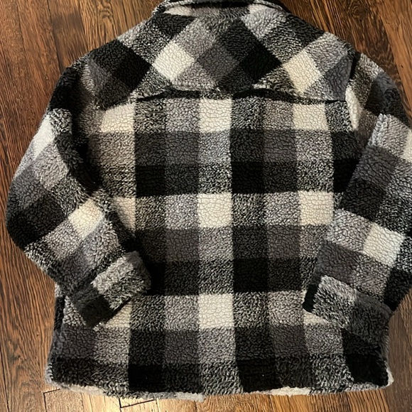 Cozy warm jacket for a boy or a girl. Fit size 10 to 12. - Picture 5 of 5